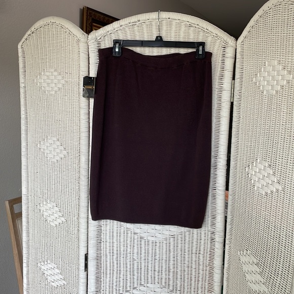 Jeanne Pierre brown knit skirt. - Picture 3 of 4